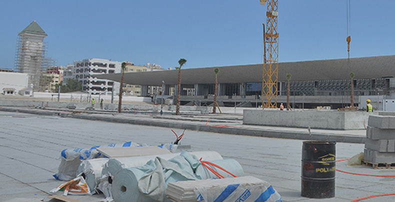 Fabrication de pavés auto-bloquants, bordures de trottoirs, isolants thermiques et acoustiques