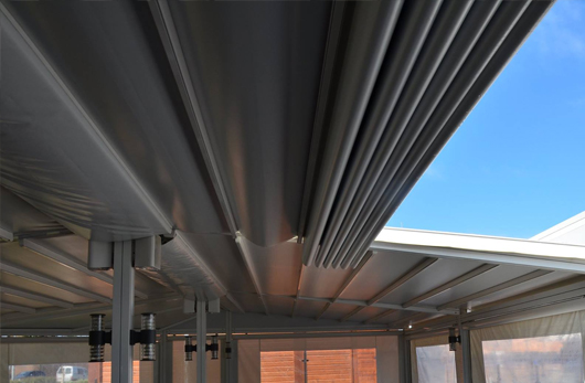 Fabrication de stores d'intérieur et d'extérieur