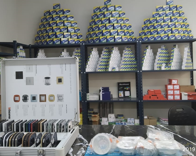 Distribution de produits d'éclairage, d'électricité et domotique