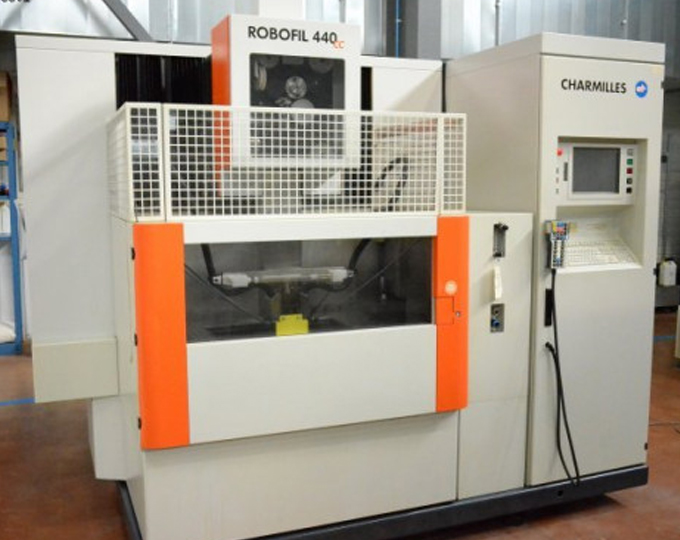 Machines à c.n., fournitures industrielles.